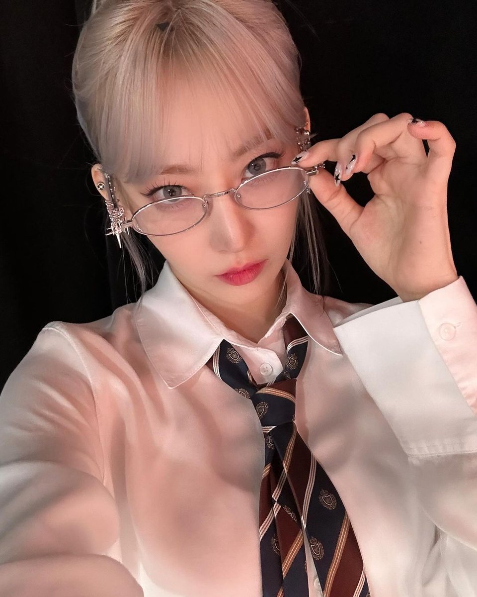 hernaiscent's tweet photo. you always share a good and new perspective to things and i admire how you influence me as a person. thank you for always being the miyawaki sakura who cares a lot and works hard for the things she love. happy birthday sakura 🌸💗

#봄은언제나_꾸라로가득해
#EndlessLoveForSakura https://t.co/Eg3yYeq7p0