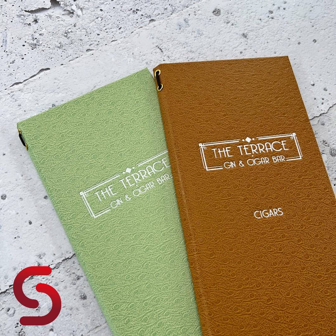 SmartUKSupplies's tweet image. Enhance your venue's modern interior with the elegant and luxurious Peacock menu cover in vibrant and traditional colours.

📷 Menu Covers made for @GrillOnTheSq

Enquire today - smartuk.net/menu-covers/os…

#menucovers #menucover #thegrillonthesquare #restaurant