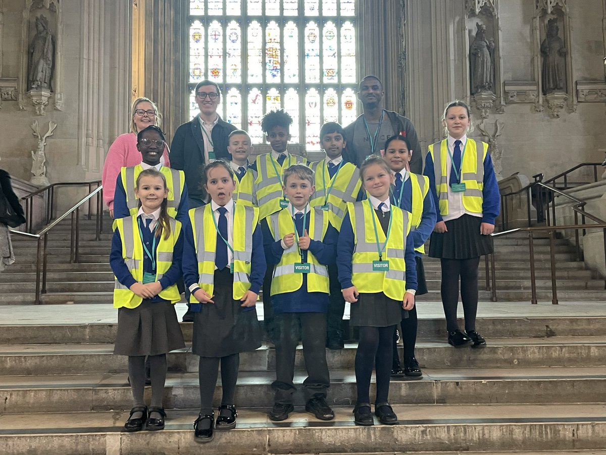 AbbeyPrimary's tweet photo. #schoolcouncil have arrived at Parliament ! #Britishvalues https://t.co/xYgUr0ieQj