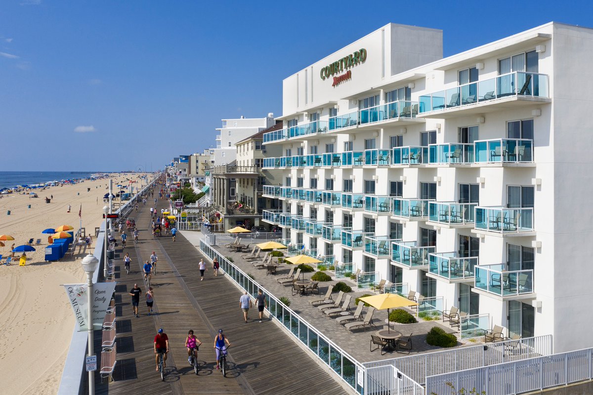 Find seaside calm at Courtyard Marriott Ocean City Oceanfront.💙 A cozy spot amid the buzz, perfect for post-beach relaxation and fun! Start planning today. bit.ly/3RUZq86 #ocmd #SomewhereToSmileAbout