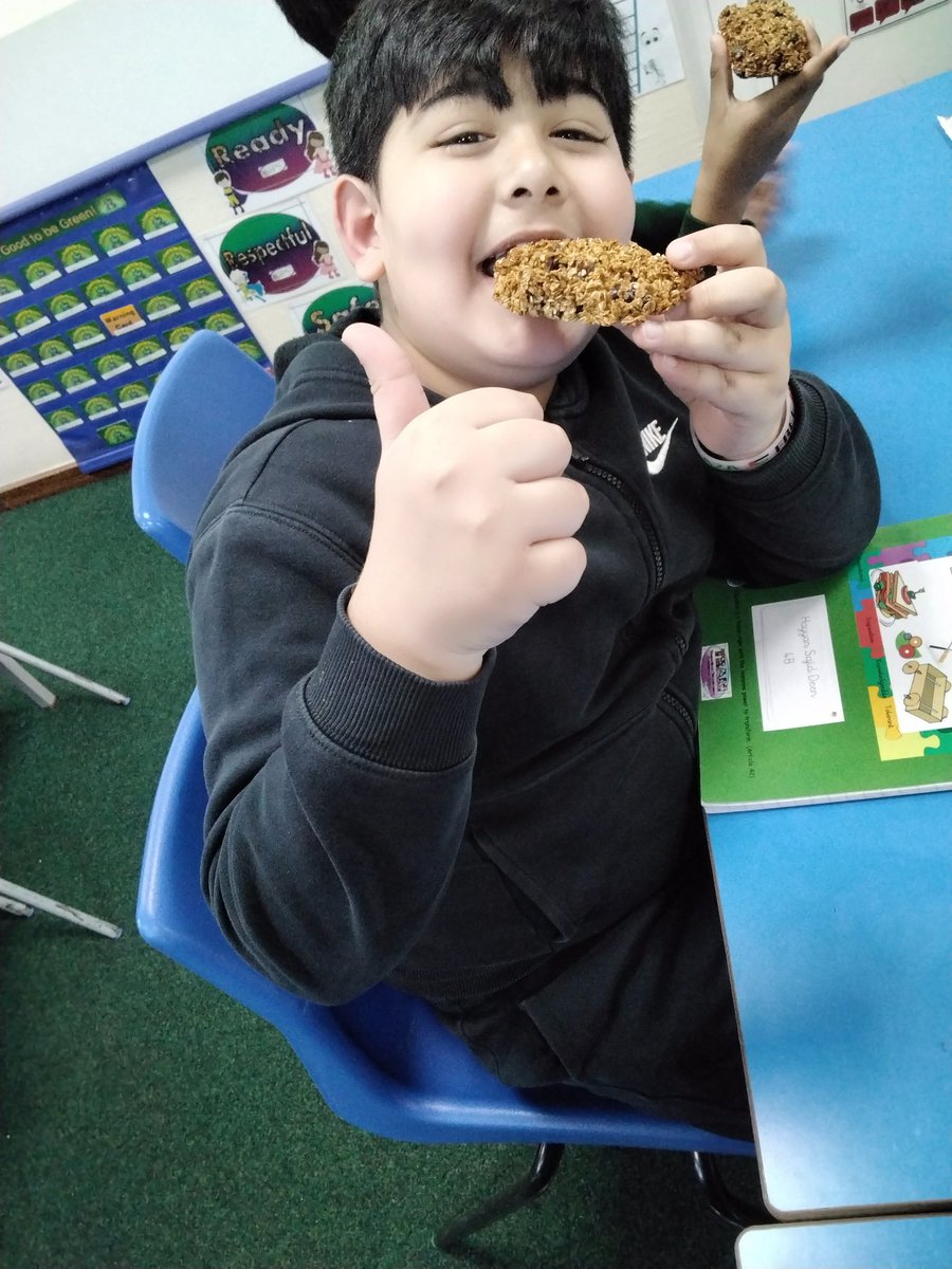wyndclf's tweet photo. In DT, the children in 4B made their own healthy snack bars. They chopped the dried fruit, mixed the ingredients together and then baked their bars. It's safe to say that they were a hit! 
#DT #Cookingandnutrition #Snackbars #4B #WPS #Leightrust https://t.co/UvbCELb20i