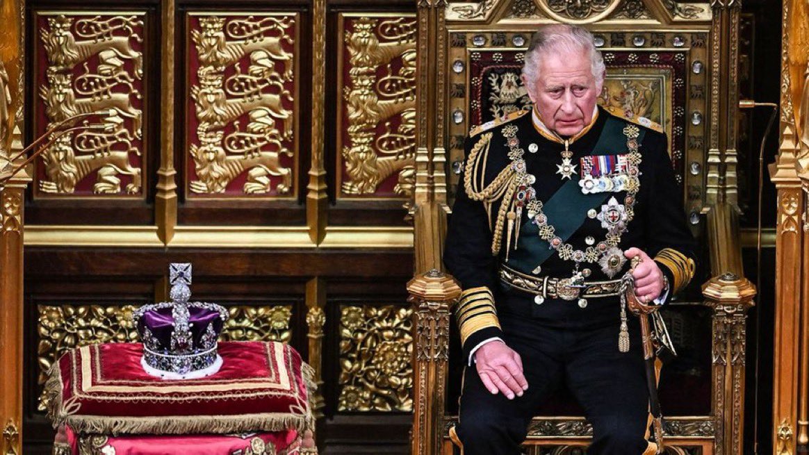 Le roi Charles III d'Angleterre est décédé, rapporte le palais de Buckingham.

Le fils d'Elizabeth II est monté sur le trône il y a moins d'un an, à l'âge de 74 ans. En février, il a été annoncé que le roi Charles III avait reçu un diagnostic de cancer.
Le trône revient à William