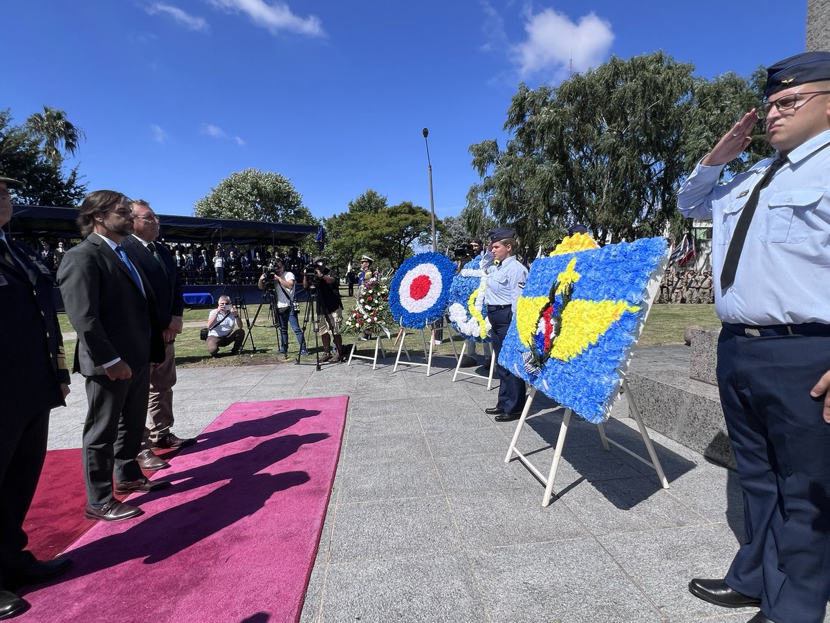 Asistimos al acto del 111° aniversario de la Aviación Militar y día de la Fuerza Aérea Uruguaya.