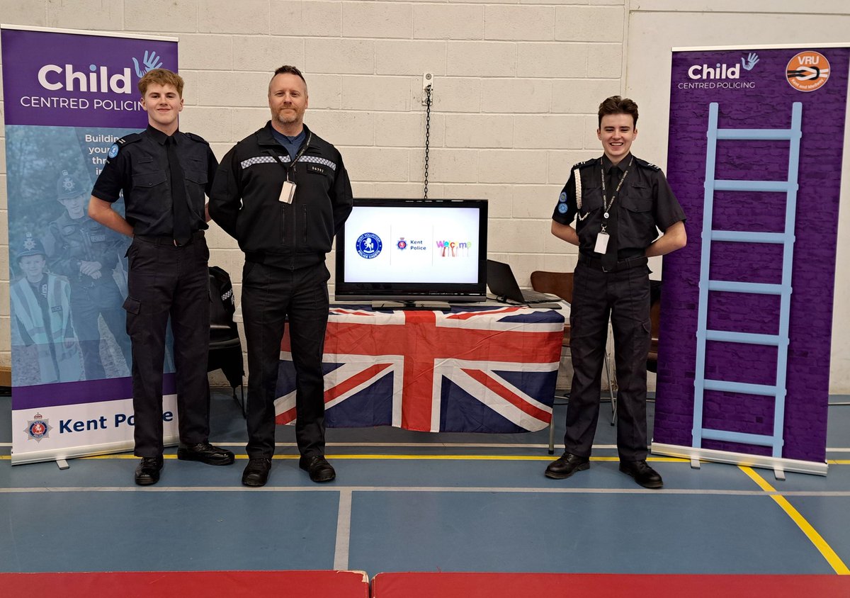 KentPoliceDover's tweet photo. Today, Officer Mark Ball and members of #DoverVPC have been delivering inputs on social media and Cyber-bullying at the annual 'Safety in Action' event. #ChildCentredPolicing @KentVPC
@NationalVPC #SafetyInAction https://t.co/mKQB5PFFO9