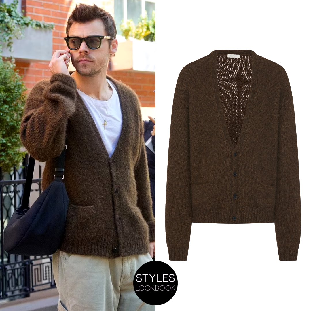 Out in NYC, Harry was pictured wearing @THEROW Dars cashmere cardigan ($4,490). styleslookbook.com/post/745301573…