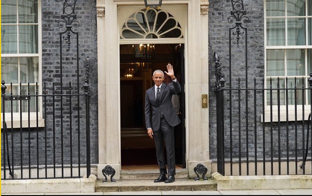 NEW: Barack Obama pops into Downing Street for a “courtesy” visit.