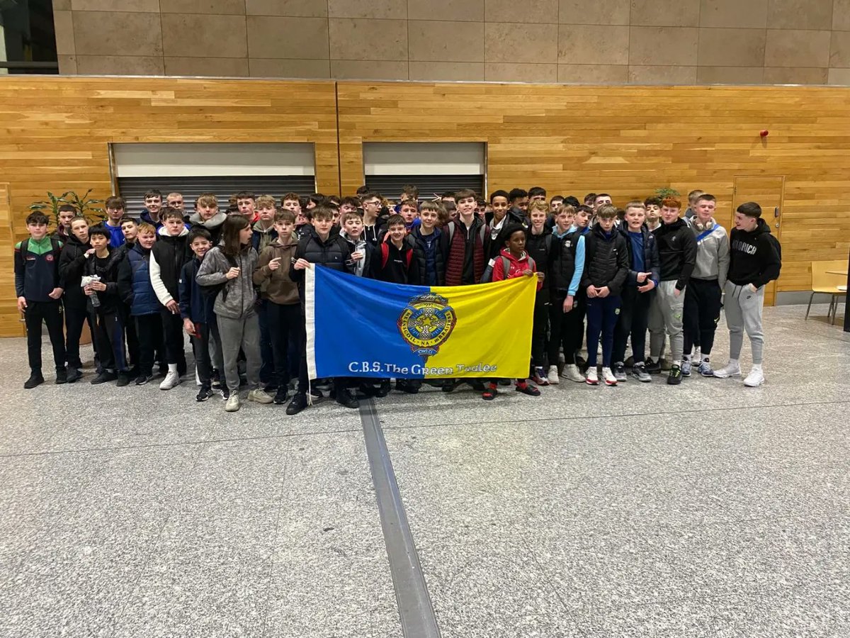 thegreencbs's tweet image. Kicking off the day bright and early, our second-year students are en route to Italy from Cork Airport! 🇮🇹✈️ #italianadventure #schooltour