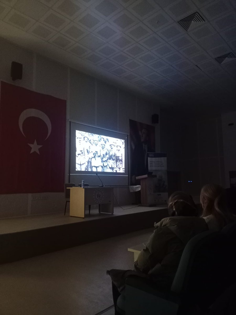 Meric_Genclik's tweet photo. Yurt Müdürlüğümüzde “18 Mart Çanakkale Zaferi ve Şehitleri Anma Günü kapsamında öğrencilerimizle İstiklal Marşımızı okuduk ve belgesel izledik. 
🇹🇷Tüm Şehitlerimizi rahmet, minnet ve saygıyla anıyoruz. 🇹🇷 
@OA_BAK @selimakGSB @arzum_bulduk  @EdirneKYGM

🌼 Meriç Öğrenci Yurdu 🌼 https://t.co/CmcbknEJDl