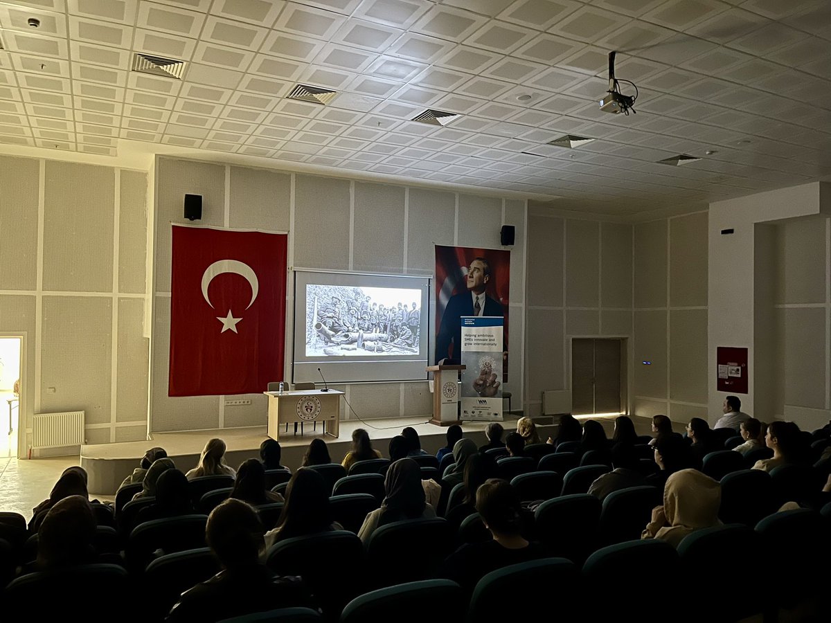 Meric_Genclik's tweet photo. Yurt Müdürlüğümüzde “18 Mart Çanakkale Zaferi ve Şehitleri Anma Günü kapsamında öğrencilerimizle İstiklal Marşımızı okuduk ve belgesel izledik. 
🇹🇷Tüm Şehitlerimizi rahmet, minnet ve saygıyla anıyoruz. 🇹🇷 
@OA_BAK @selimakGSB @arzum_bulduk  @EdirneKYGM

🌼 Meriç Öğrenci Yurdu 🌼 https://t.co/CmcbknEJDl