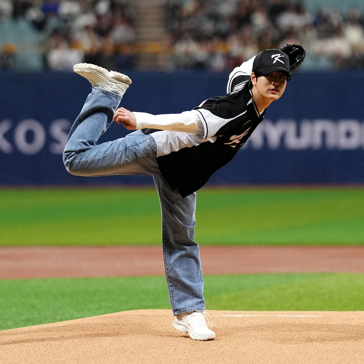 seungminsii's tweet photo. 240318. the most perfect first pitch ever. and it's a strike! my no #11 player. kim seungmin 🤍 https://t.co/e5NPKNwm5R