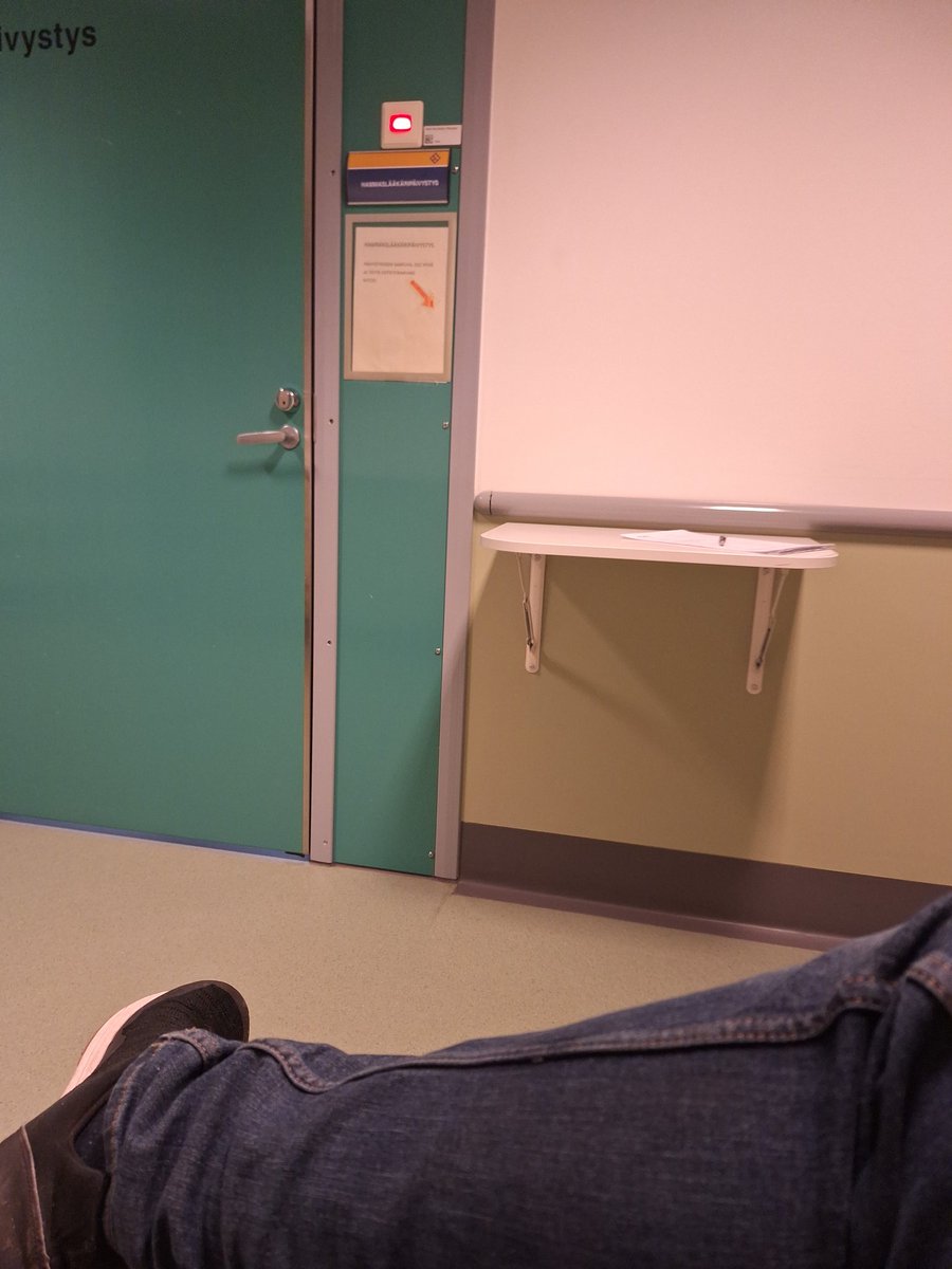 1. Luokkalainen tytär pärjäsi koulussa 2kk pidempään kuin isänsä ilman etuhampaan menetystä. Tosin nyt meni kummatkin.😭 missä on #pori :ssa paras #hammaslääkäri Porissa Lapselle? Nyt haetaan Laatua!  Oma hammas tippui 28 vuotiaana kun -92 hammashoito meni reisille.