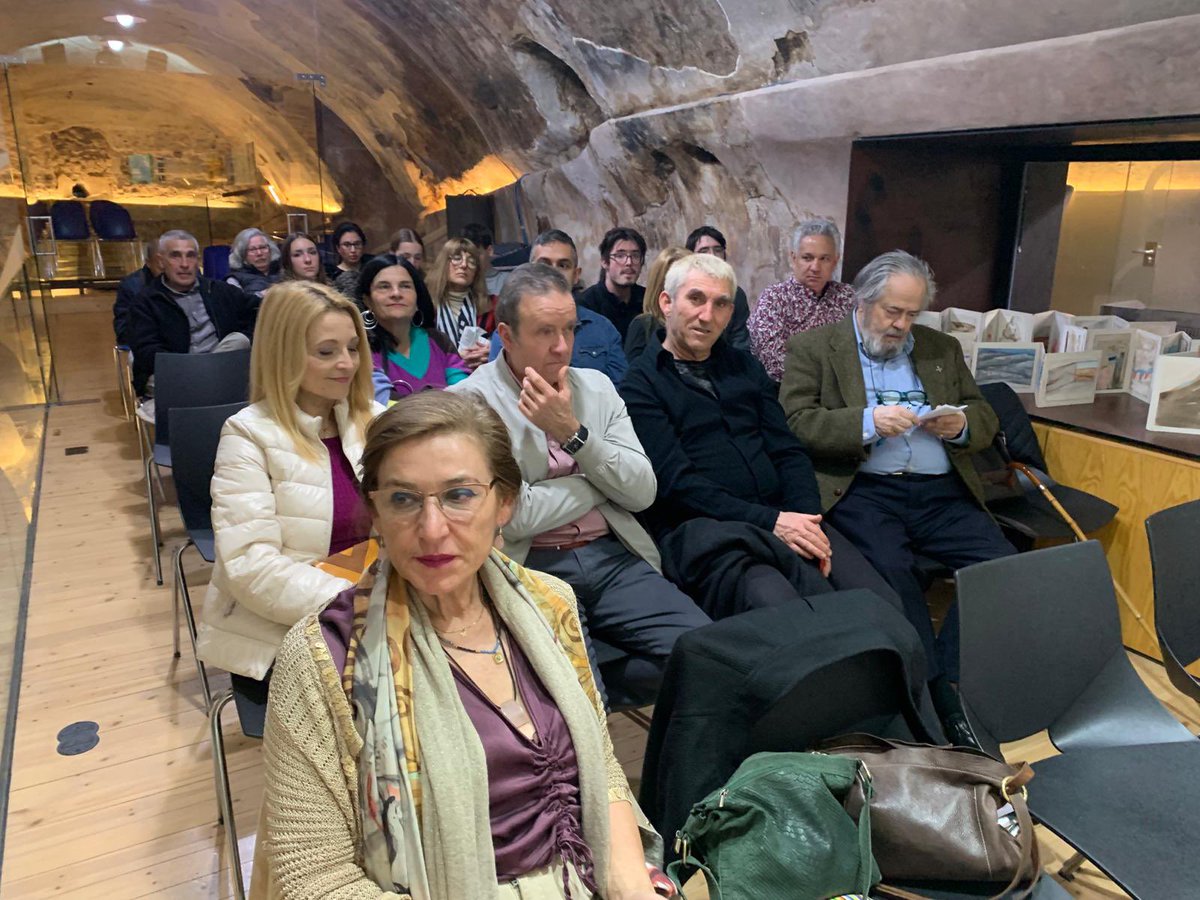 VilarBou's tweet photo. Muchas gracias por arroparnos tan cálidamente a @fpuertag y a mí en la presentación de #PuroSer en #Cehegín.

#Poesía #Arte #Murcia #RegiónDeMurcia https://t.co/h9WMx7zZgw
