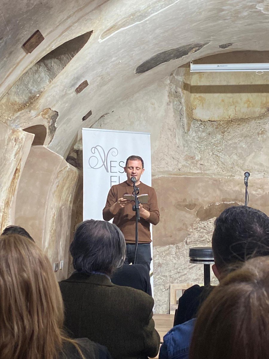 VilarBou's tweet photo. Muchas gracias por arroparnos tan cálidamente a @fpuertag y a mí en la presentación de #PuroSer en #Cehegín.

#Poesía #Arte #Murcia #RegiónDeMurcia https://t.co/h9WMx7zZgw