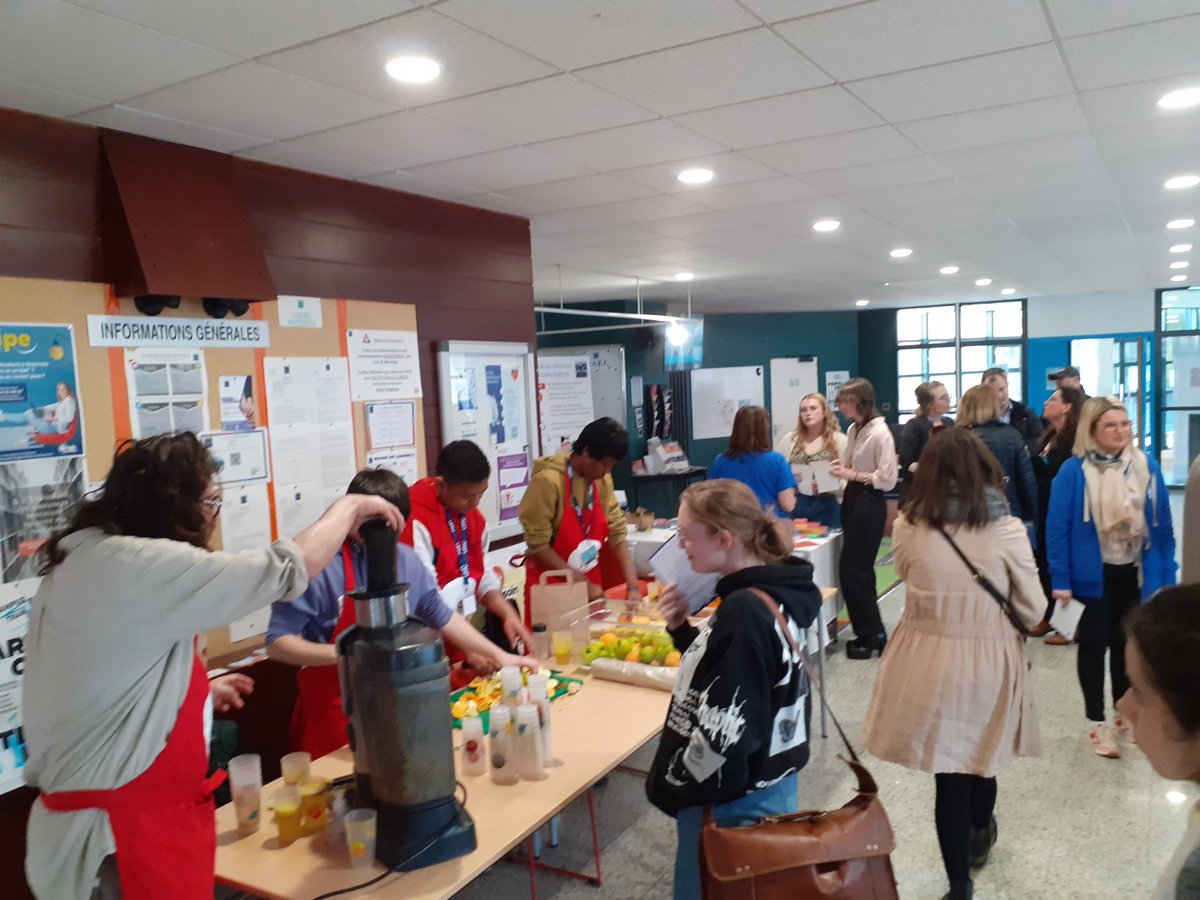 Grand 👏 aux équipes de l'UPJV pour l'organisation du forum de la santé dans le cadre de l'inauguration de l'antenne du service universitaire de santé étudiante à Beauvais. Ravie de voir que les partenariats sont déjà bien établis avec les acteurs du territoire