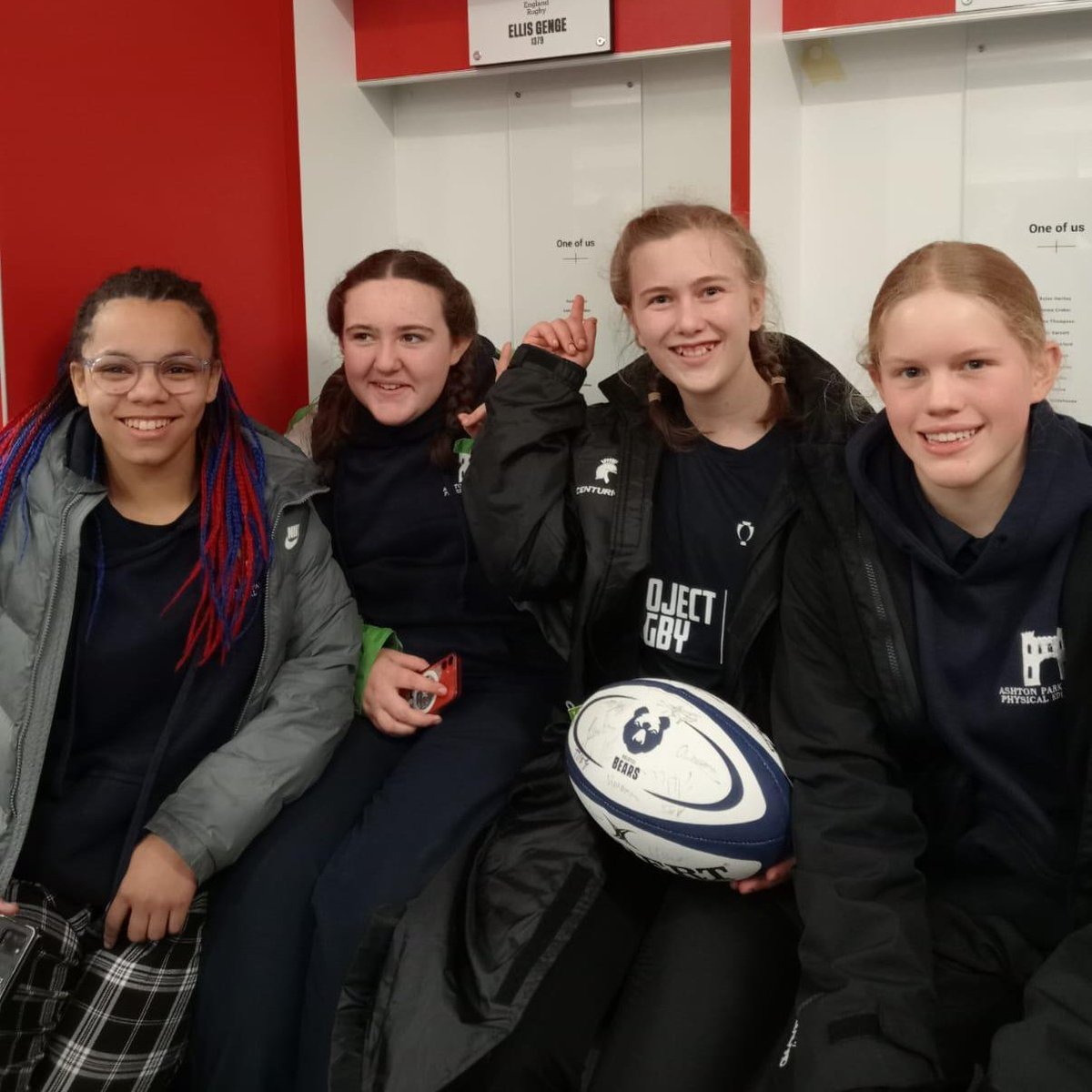 We were at HQ last week for the #ProjectRugby 1⃣0⃣0⃣,0⃣0⃣0⃣ participant festival 🏟️ Thank you to @aps_pe, @oabrislington and @st_berns for supporting and allowing us to take 🔟 amazing girls for a brilliant experience 💫 Played some pretty good rugby in the ☔️ as well! 🐻