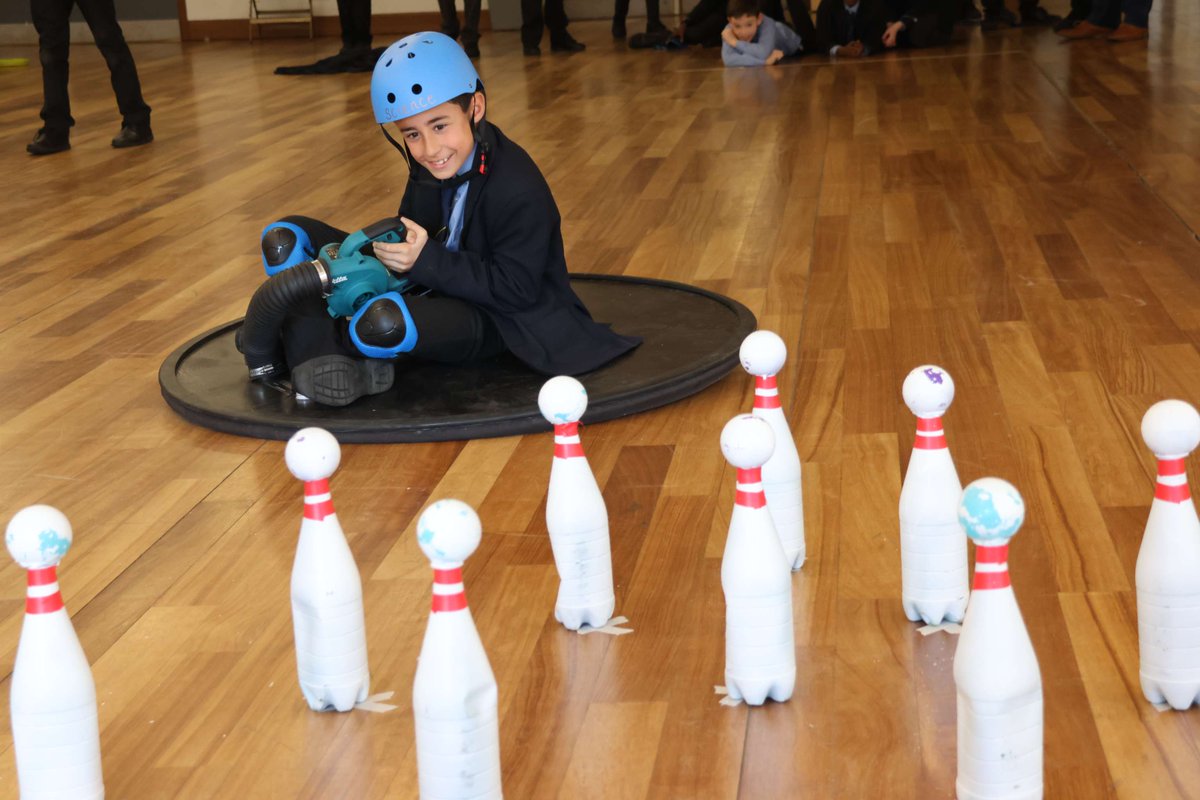 WhitgiftSchool1's tweet photo. #BritishScienceWeek2024 at Whitgift was a hit! Students enjoyed hovercraft bowling last Thursday and wrapped up the week with explosive experiments on Friday. Thank you to the Science department for making it all happen! #WhitgiftScience @ScienceWeekUK @BritSciAssoc https://t.co/rpXttwSNSh