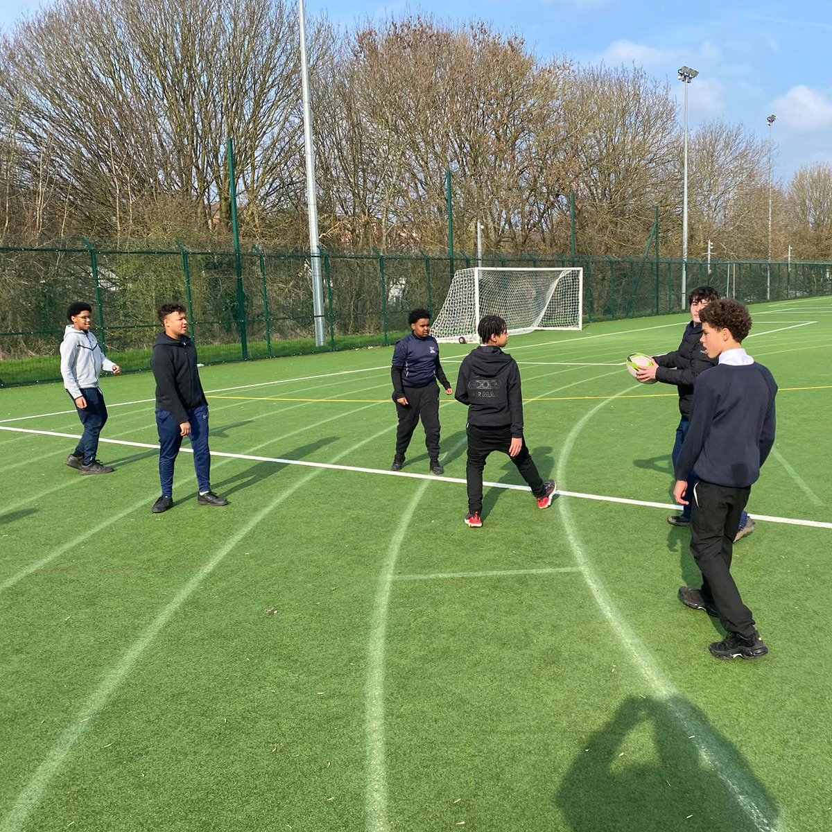 A great start to our Bright Sparks programme at @FHSBristol with students improving their teamwork and communication skills in the classroom and with a variety of different sporting activities! 🐻🏉