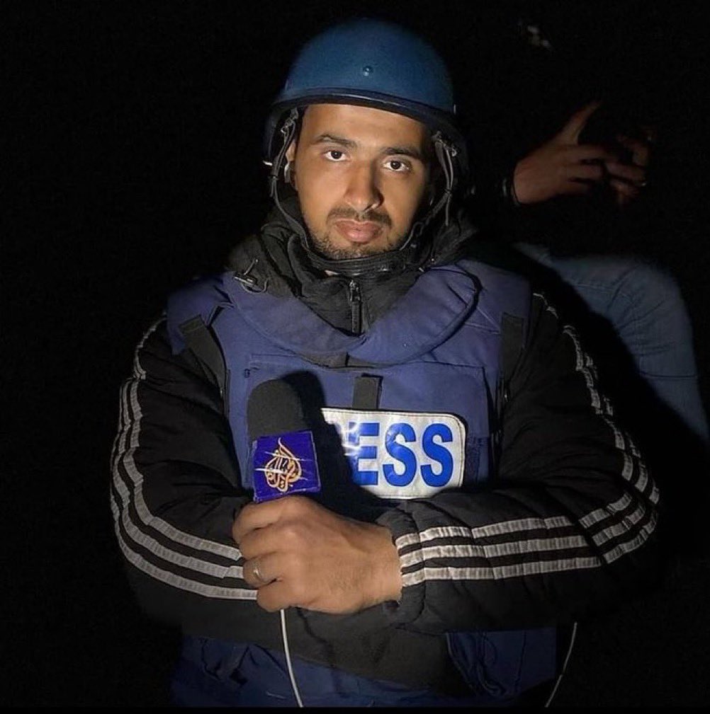 El ejército israelí detiene y golpea a un periodista de Al Jazeera: Ismail al Ghoul, en Gaza. El canal catarí exige su liberación y dice que “es una táctica de intimidación para disuadir a los periodistas de informar sobre los crímenes que comete Israel”. Han muerto más de 100