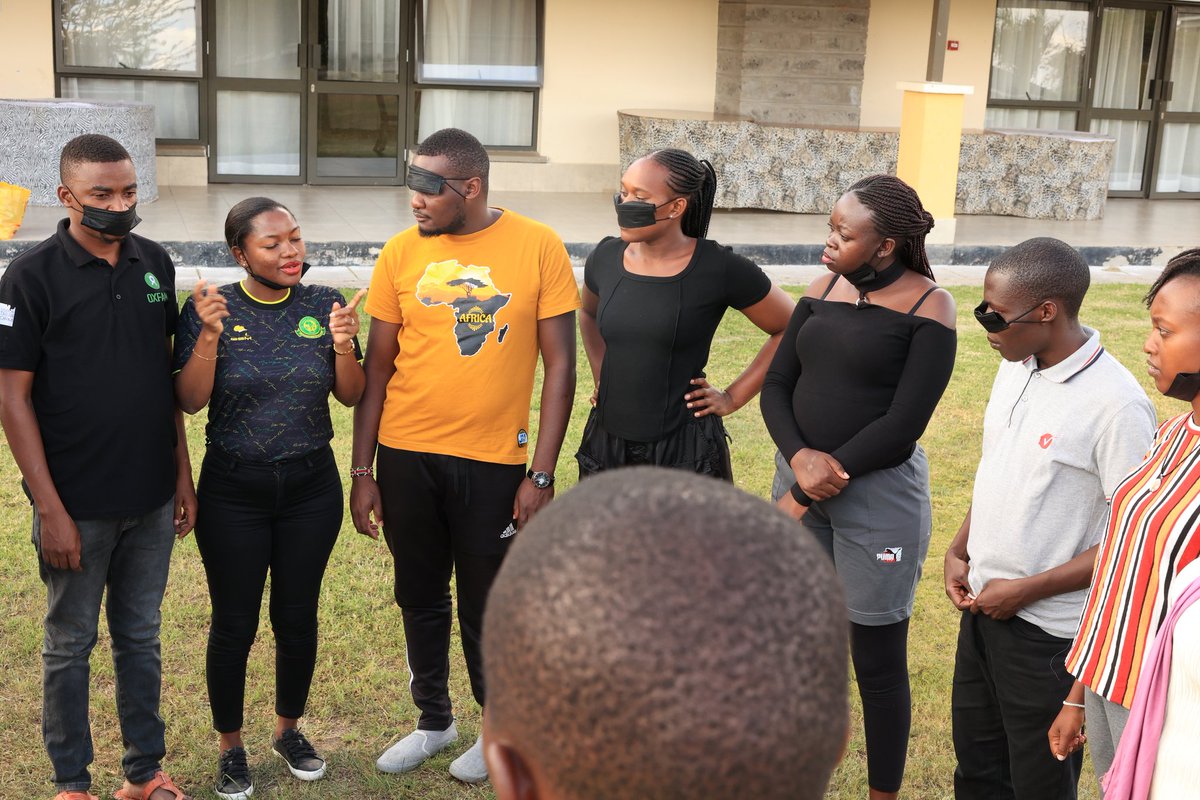 Thomas256ug's tweet photo. Today, we learnt how #Leaders ought to handle situations in the communities & people they lead.
Leaders are made & this is what @Afidep & @USAIDGH are doing through the #BuildPHEDProject but also integrating leadership with other natural dynamics.
#PHED #PHEDProject https://t.co/paICOzOoAu