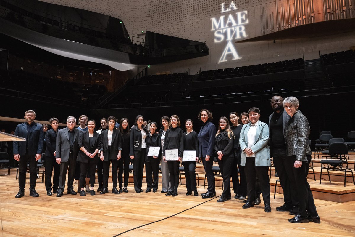 Clap de fin pour la 3ème édition du Concours @LaMaestraParis 🎬 Un immense bravo aux 3 lauréates ainsi qu’à l’ensemble des candidates 👏 Un merci infini à nos musiciens pour leur générosité ✨ Disponible en replay sur @ARTEconcertFR et @philharmonie Live !