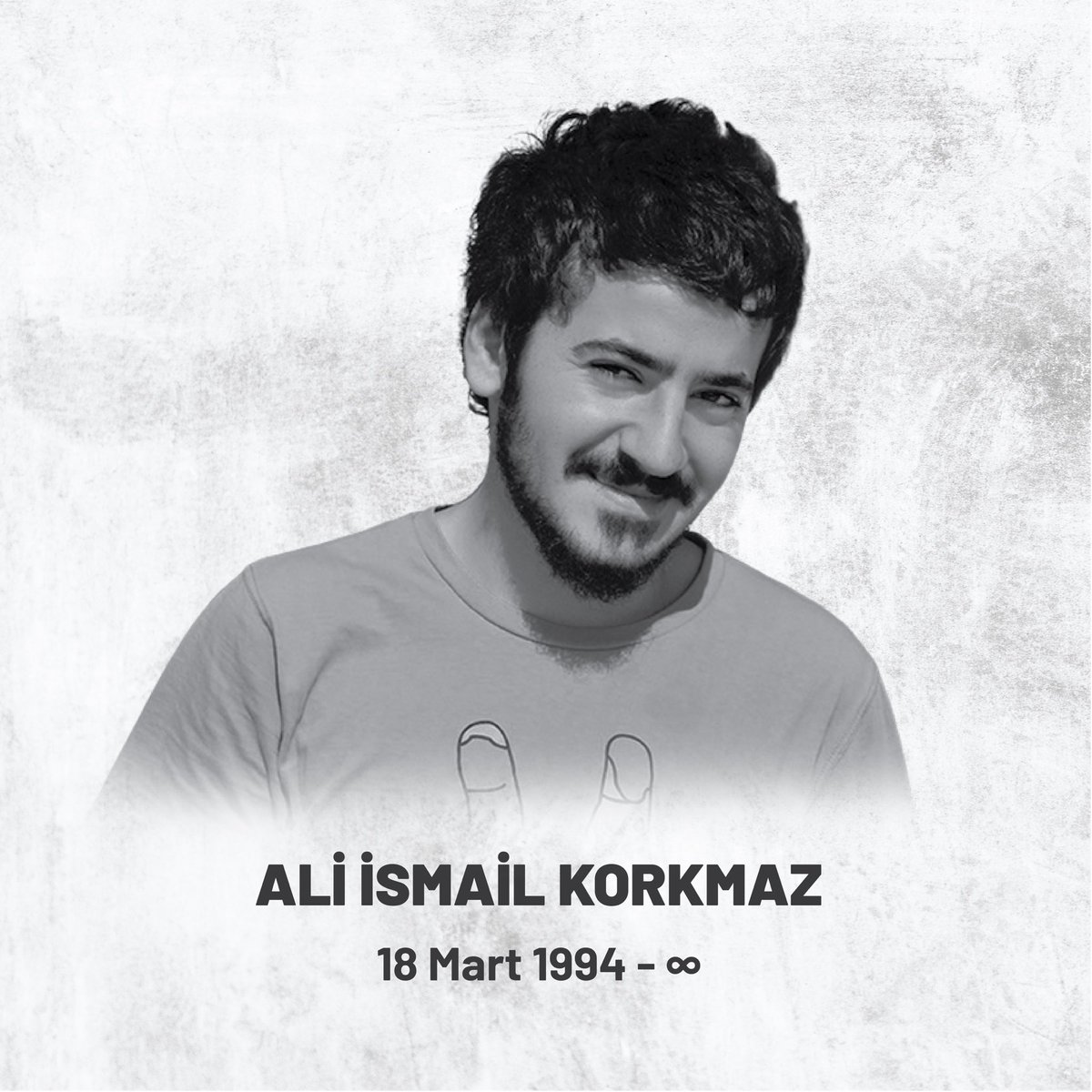 Daha 19 yaşında,
Düşlerinde özgür dünya…

Bugün yaşasa 30 yaşına basacaktı.
Gencecik yaşta kaybettiğimiz Ali İsmail Korkmaz’ı saygı ile anıyorum.

#aliismailkorkmaz