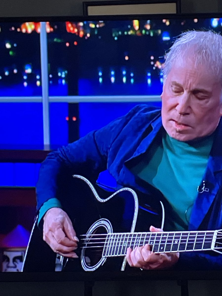 ⁦@StephenAtHome⁩ thank you for this amazing conversation and beautiful performance by the great ⁦@PaulSimonMusic⁩ The documentary #inrestlessdreams is so good on ⁦@mgmplus⁩