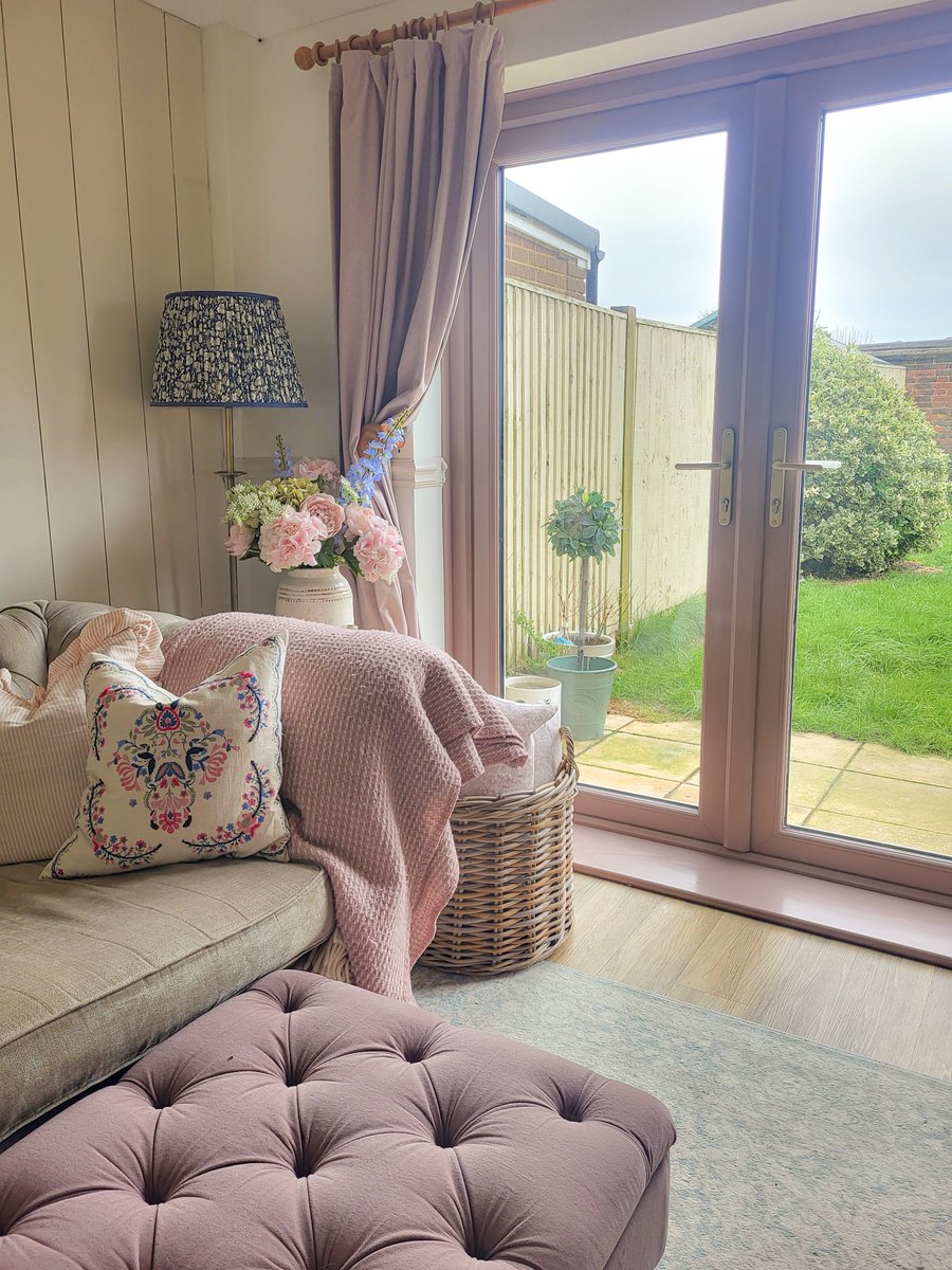 Thinking of decorating your uPVC? Haversham inspo incoming 🙌 Our uPVC paint is highly concentrated for immaculate colour and long-lasting coverage, provides a high-end satin finish, designed to resist cracking, peeling and blistering for up to 10 years. 📸@mrsnhome