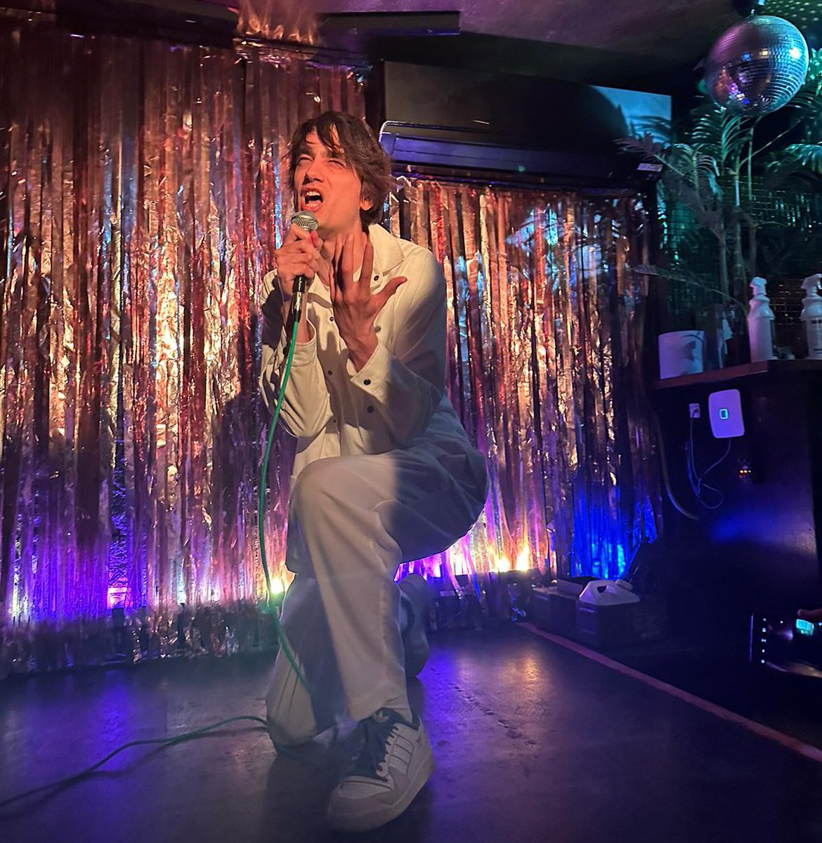 In light of the eternal legend and karaoke machine inventor Shigeichi Negishi’s death, I wrote about the valour and folly of karaoke, “at its best a high-stakes spectacle where honour and ridiculousness collide” amp.theguardian.com/music/commenti…