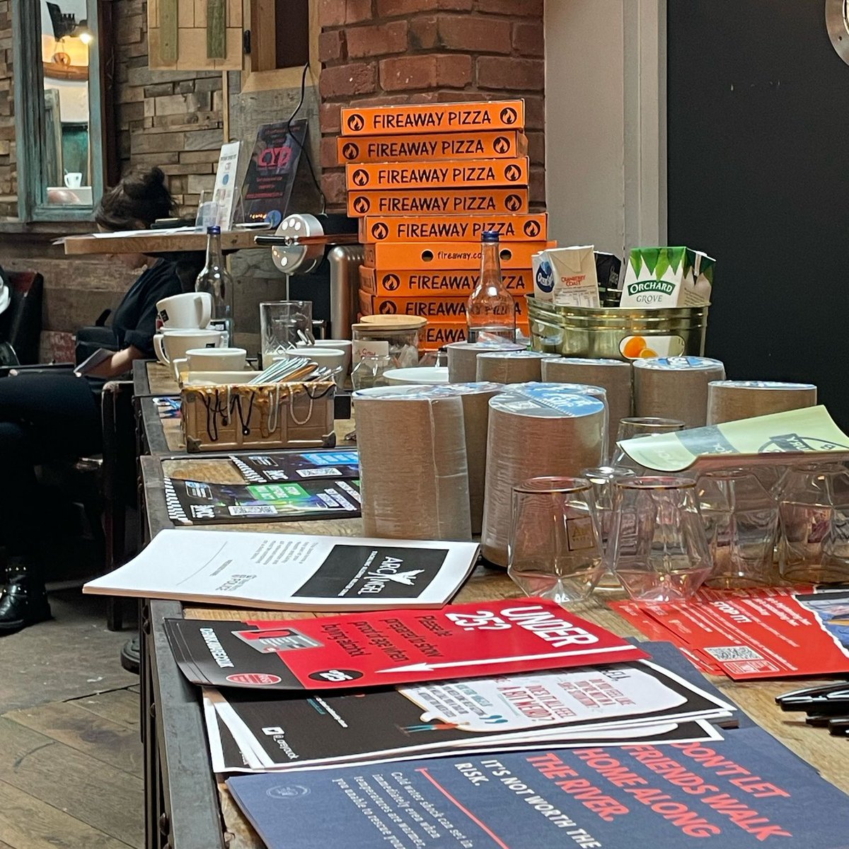 Today’s #ShrewsburyPubwatch meeting was followed by an important anti-spiking training session for Shrewsbury venues, led by West Mercia Police @wmerciapolice at Havana Republic. Thanks to @havanrepublic1 for hosting and @fireawaypizza for refreshments! #shrewsburybusiness