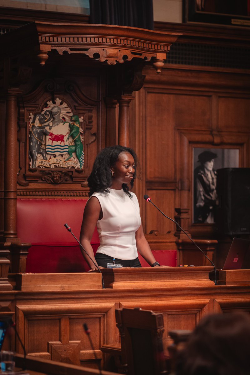 shantelleawo's tweet photo. huge shoutout to @DrAdaku for giving me the opportunity to present at the Oxford Blockchain Conference. it was the perfect platform to discuss what we're doing with social money at @aboutcircles 👥

📸 by @VisualVerseUK 

🧵 https://t.co/1QY2YIk8d3