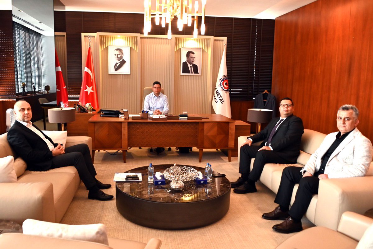 Yeni kurulan Türk Metal Sendikamızın Vestel Şubesi Başkanı Suat Öztürk ile Şube Sekreteri Bekir Düzgün'e Genel Merkezimizde makamımıza ziyaretlerinden dolayı teşekkür ederiz.
