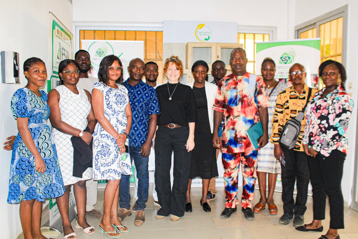 Le FSRP TOGO bénéficie de l’appui de la Banque Mondiale pour le développement de la chaine de froid dans les filières volaille et maraichage ainsi que l'identification des cas commerciaux

Ci-dessous quelques photos de la réunion de Lomé
<a href="/FsrpWa/">FSRP</a> 
<a href="/Banquemondiale/">Banque mondiale</a>