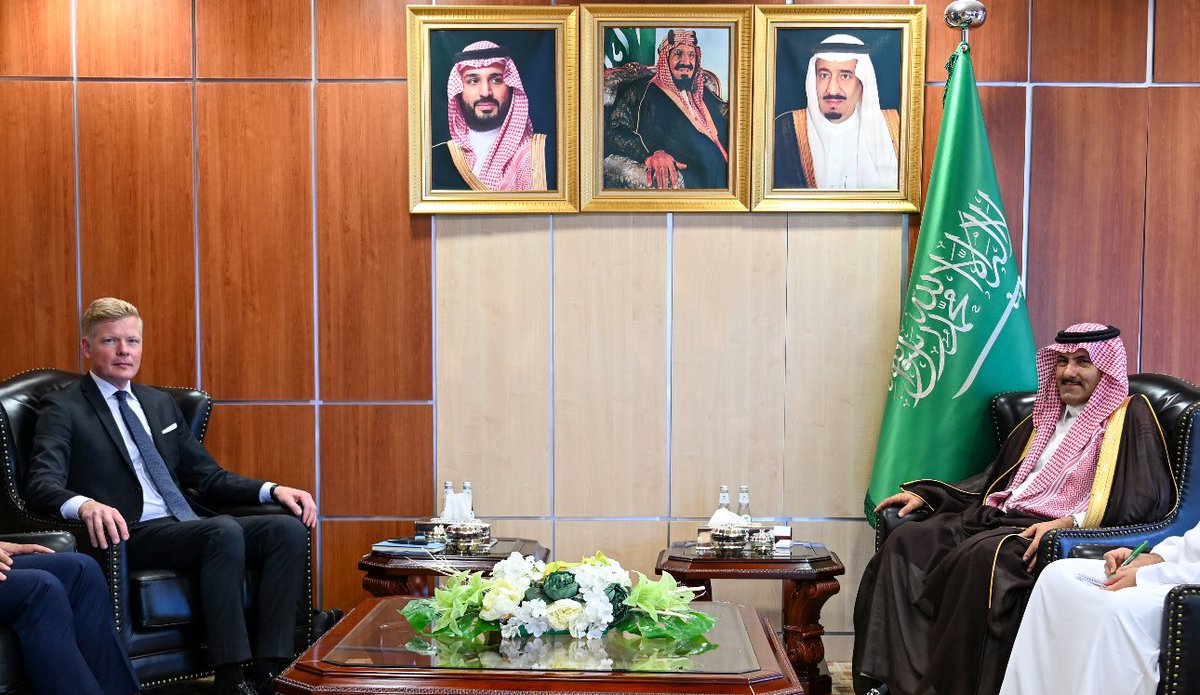 التقيت اليوم بالمبعوث الاممي لليمن السيد هانز غوندبيرغ <a href="/OSE_Yemen/">@OSE_Yemen</a> وناقشنا التطورات الراهنة باليمن، وأكدت له استمرار دعم المملكة🇸🇦 لجهوده المتواصلة من أجل التوصل إلى سلام ودائم وشامل في #اليمن🇾🇪.