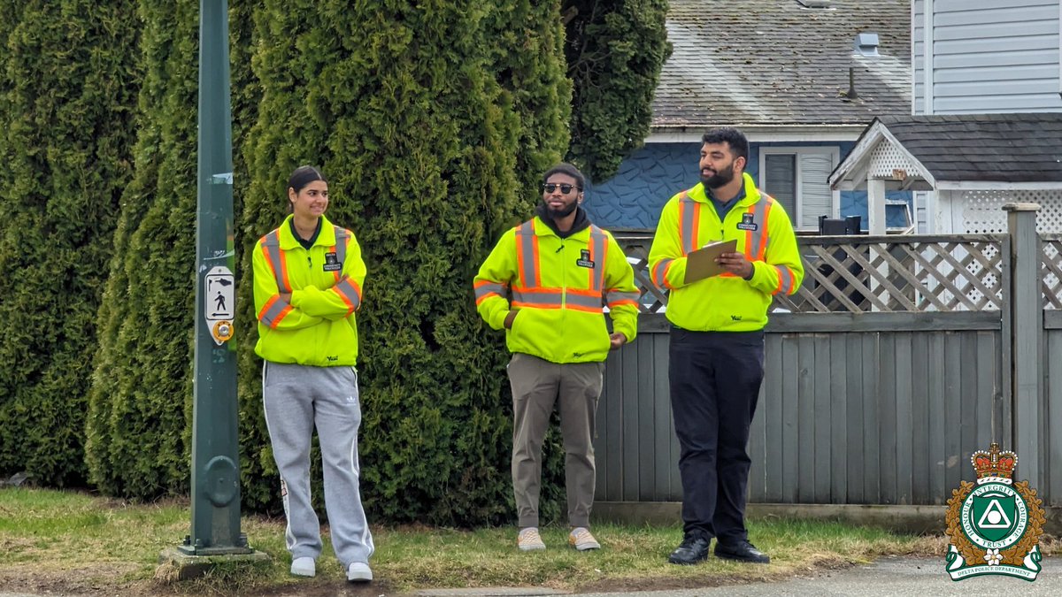 Let's extend a huge shoutout to our dedicated Traffic team for raising awareness during #DistractedDrivingAwarenessMonth! 🙌🏽 #DYK that the cost for distracted driving is a fine of $368 with 4 penalty points? Let's all do our part and keep your #EyesFwdBC! 👀🚗 #TrafficSafety