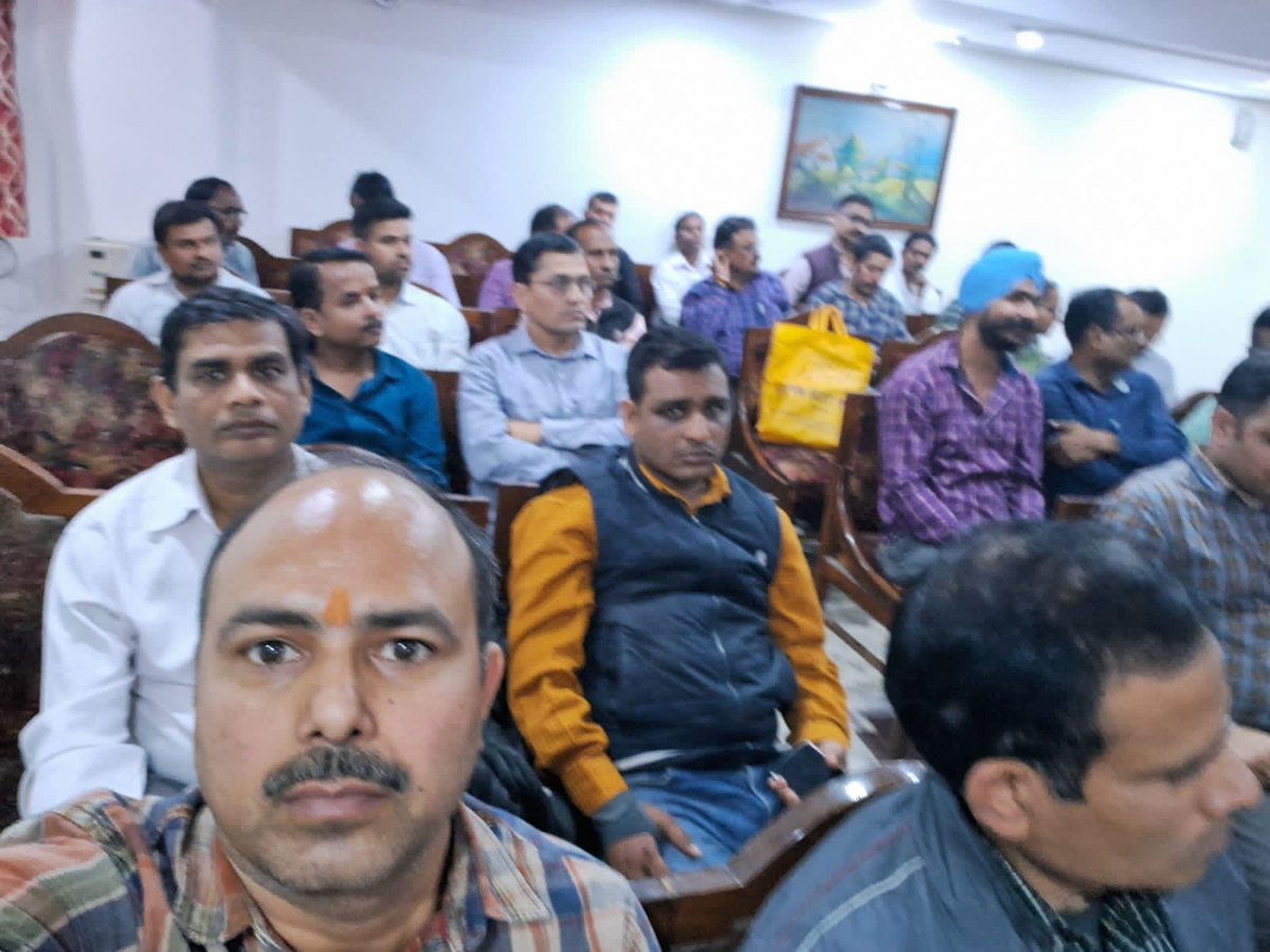 Today a meeting were organised by the Volunteer Bankers of Lucknow against the illegitimate negotiation between IBA & UFBU in 12th BPS. #QuitAIBEA @ChVenkatachalam