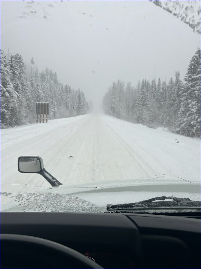 Apps_Cargo's tweet photo. 🚨 HEADS UP! 🚨
We've got approximately 30 trucks on the road every night between Alberta and B.C. and these are the kinds of conditions we are often dealing with.
It's possible for weather to impact service times.
#AlbertaHighways #BChighways https://t.co/VW8hvmo1WY
