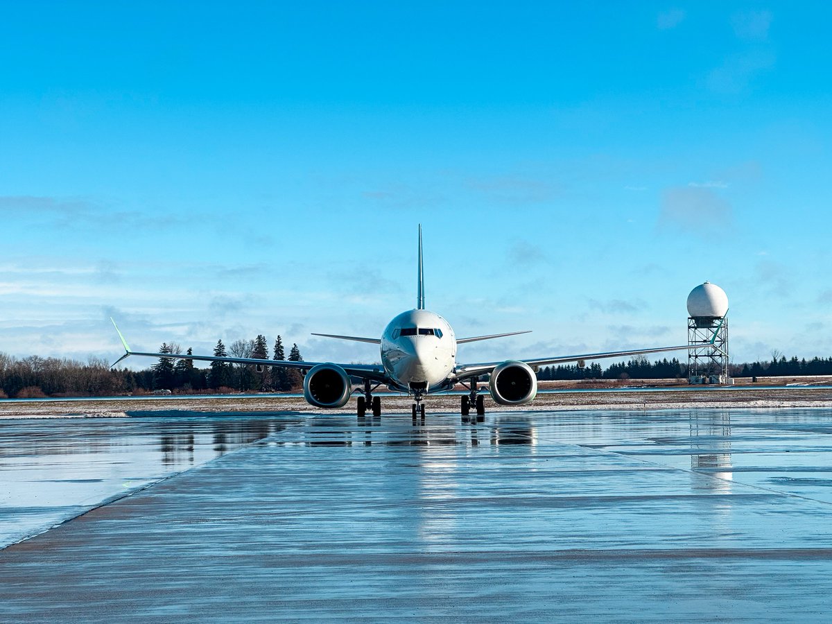 I spy something that is green.. @flairairlines #yxu #flyyxu #airport #ldnont #aviationlovers #avgeek #Planespotting #flairairlines