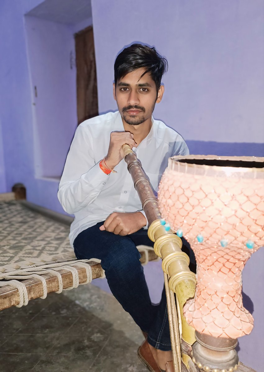 Neeraj_Gurjar77's tweet image. हर चीज़ उठायी जा सकती है पर गिरी हुई सोच नहीं!!

#hooka #neerajloyati #नीरज_गुर्जर_लोयती