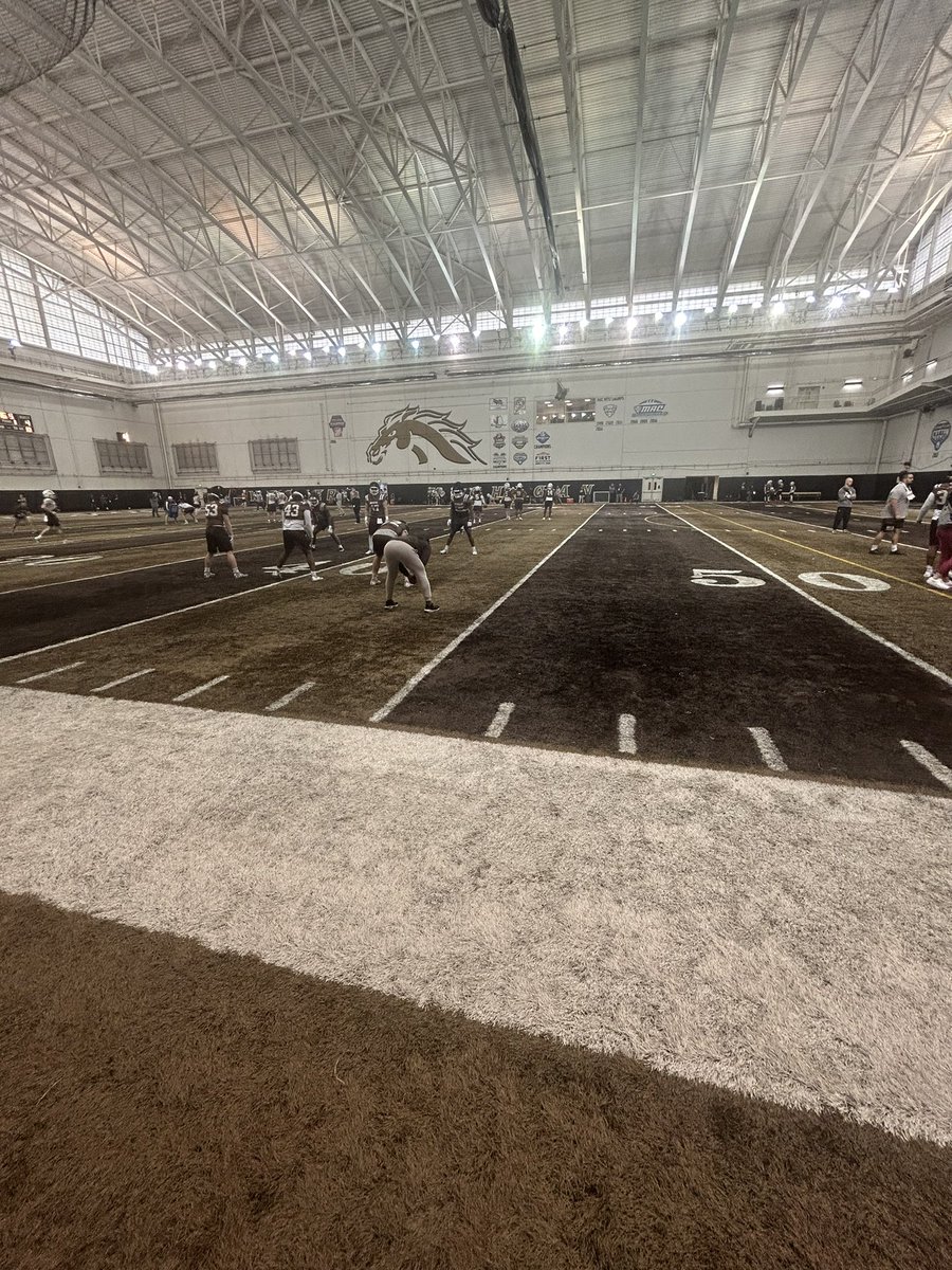Had a great time at @WMU_Football today can’t wait to get back up on campus . Thanks for having me @CamAllenFB @Coach_Power @RyanSykes_FB @CoachBLacy @EDGYTIM @PrepRedzoneIL @CoachChris_Roll @coachharveyj