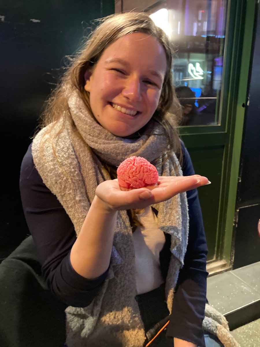 La <a href="/Semaine_Cerveau/">Semaine du Cerveau</a> 2024 est déjà terminée !
Merci à tou(te)s d'avoir assisté à nos évènements, notamment la table-ronde #sport &amp; #cerveau 🧠sur l'étude de la commotion cérébrale via la #VR et le bar en sciences avec un quiz proposé par <a href="/empenn_lab/">Empenn</a>
À l'année prochaine ! #SDC2024