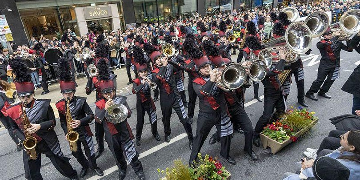 There were chants of “Go Cougars” as a band from Minnesota took the top prize following their energetic performance at the 52nd International Band Championship Parade in Limerick! ☘️🎺🎶 Read more: brnw.ch/21wHYVD #LimerickEdgeEmbrace #DiscoverIreland #YesIreland