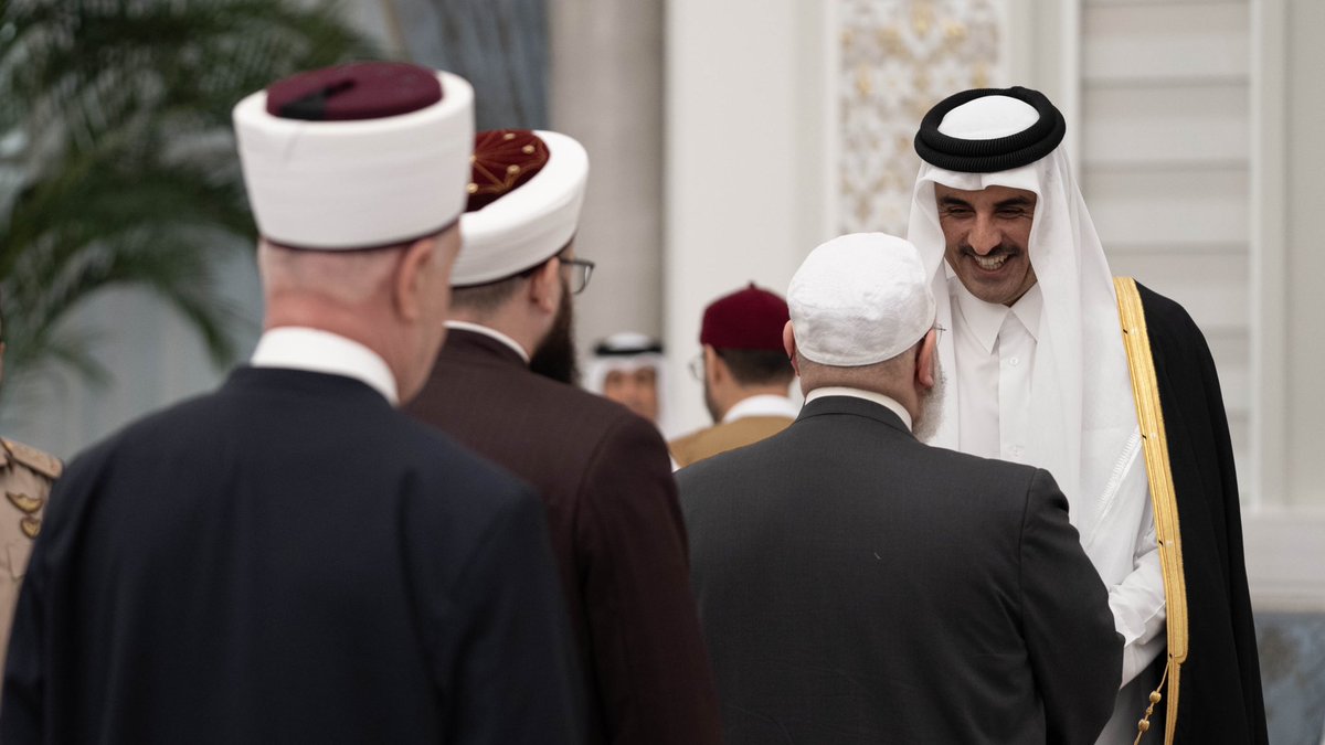 AmiriDiwan's tweet photo. سمو الأمير المفدى يقيم مأدبة إفطار تكريما لأصحاب الفضيلة العلماء والقضاة والمشايخ وأعضاء النيابة العامة ومنتسبي قطاع التربية والتعليم بمناسبة شهر رمضان المبارك، وذلك بقصر لوسيل العامر. https://t.co/tzfepqL4ry https://t.co/VDUF7EX9p7