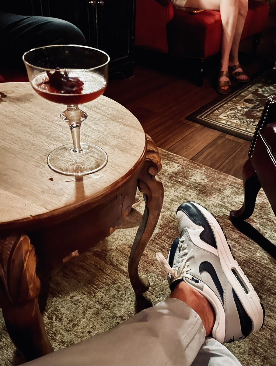 sophistikicks's tweet photo. #marchMAXness
#DayVI
#snkrsliveheatingup
#nike
#AirMaxMonth
#AirMax1
#snkrskickcheck
.@hisexcellence79
.@NikeStore
Nike Air Max 1 LV8 - Obsidian https://t.co/ouoDWilMz7