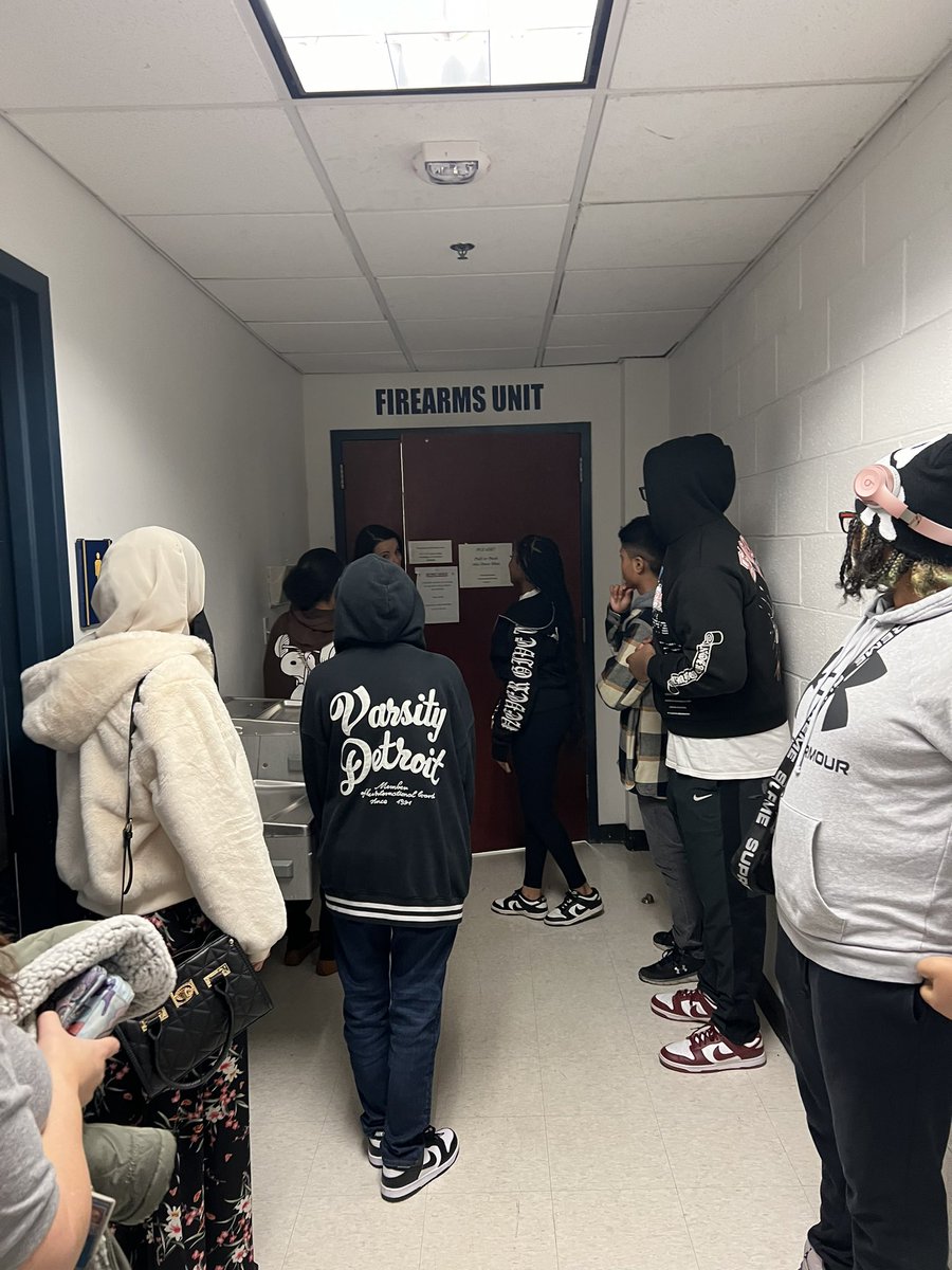ashapraks's tweet photo. Our visit to @BaltimoreForen1 was exciting. Great opportunity for our students to have an insight of forensics lab and history! #realworld #forensics @JamelJernigan @MrsRBomar @MiVidaMParham @KHarrisSimms https://t.co/5s5El5zg5e