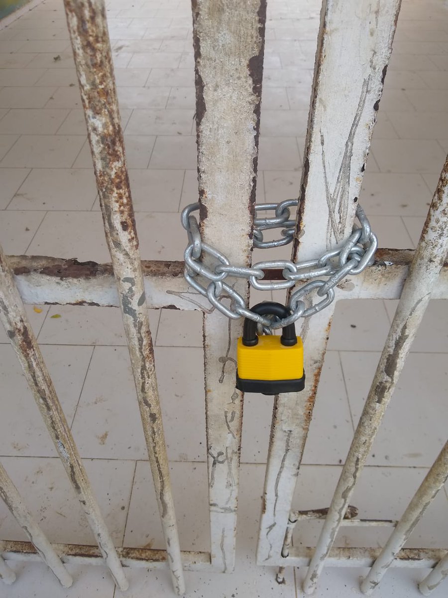 Se necesita ser muy miserable para cerrar las instalaciones de los  CDI, bloqueando el acceso del operador, solo porque el dueño del contrato de operación no le da burocracia. 
Niños y niñas por fuera de la atención de los programas del ICBF en San Andrés de Sotavento (sin