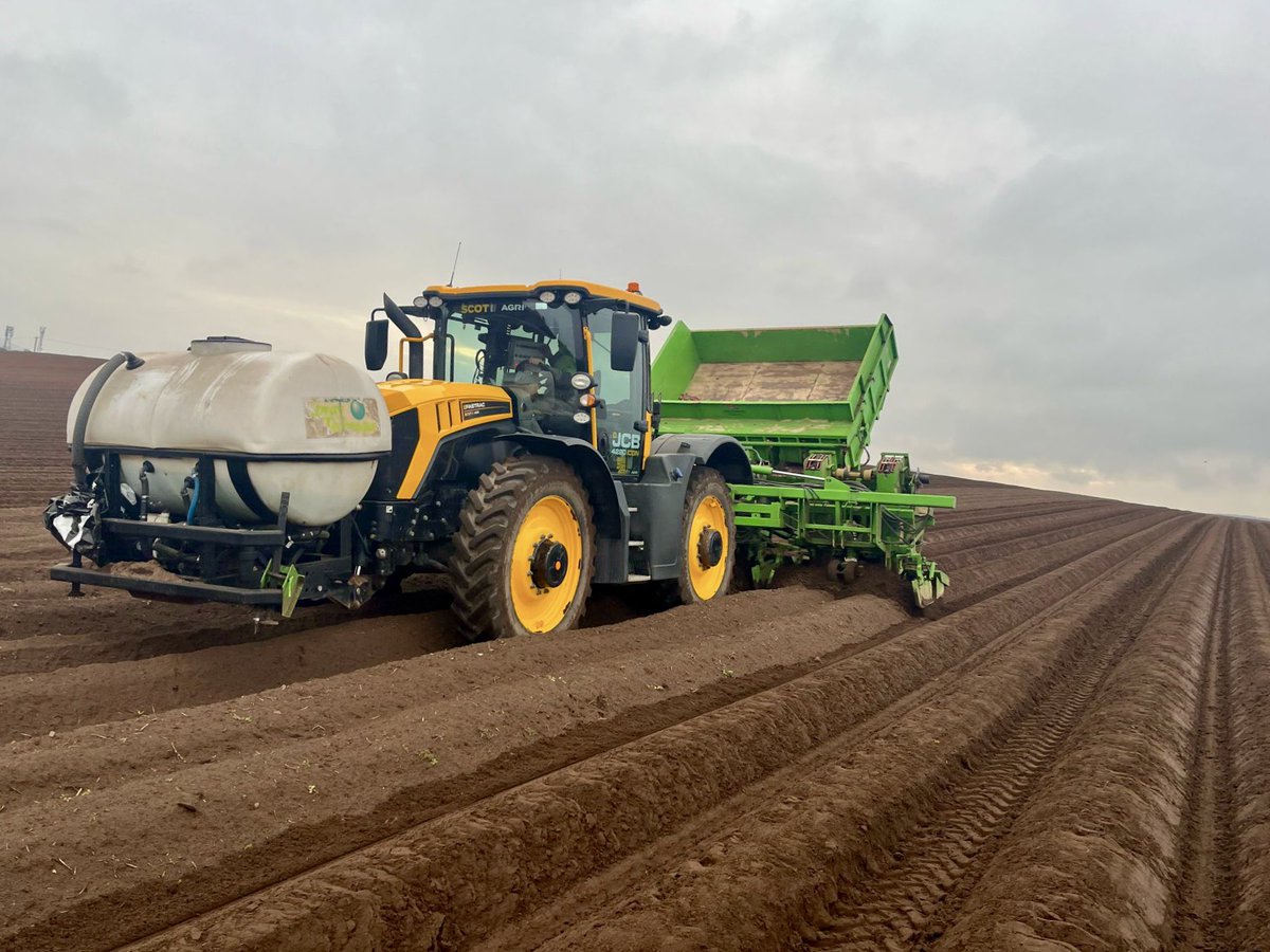 Triple Potato Planter working well today in Scotland. Thanks to Alex from Milton Farms for the photo