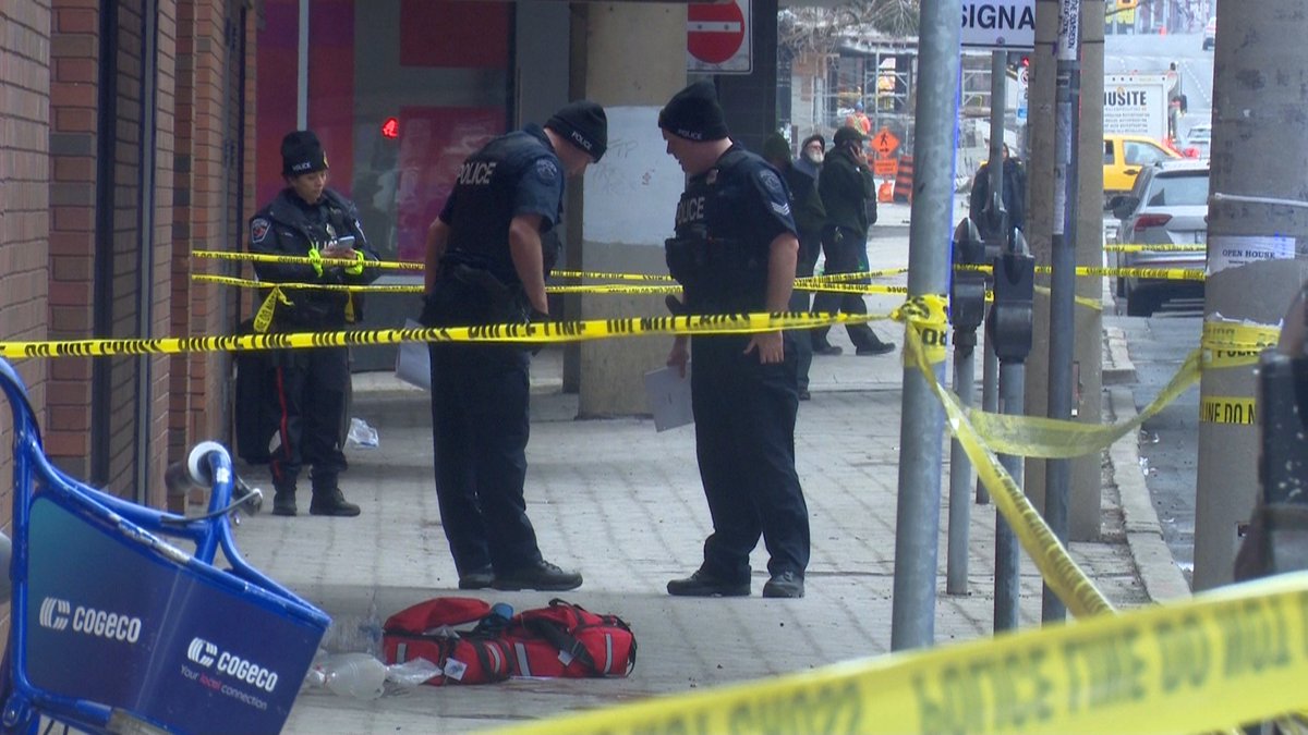 Media371's tweet photo. .@HamiltonPolice investigating a drive-by shooting at King Street West and MacNab Street South. Male victim transported by @HPS_Paramedics with multiple gunshot wounds and no vital signs. Suspect(s) fled in a black vehicle. Homicide detectives notified.  #HamOnt https://t.co/raqfC3MewZ