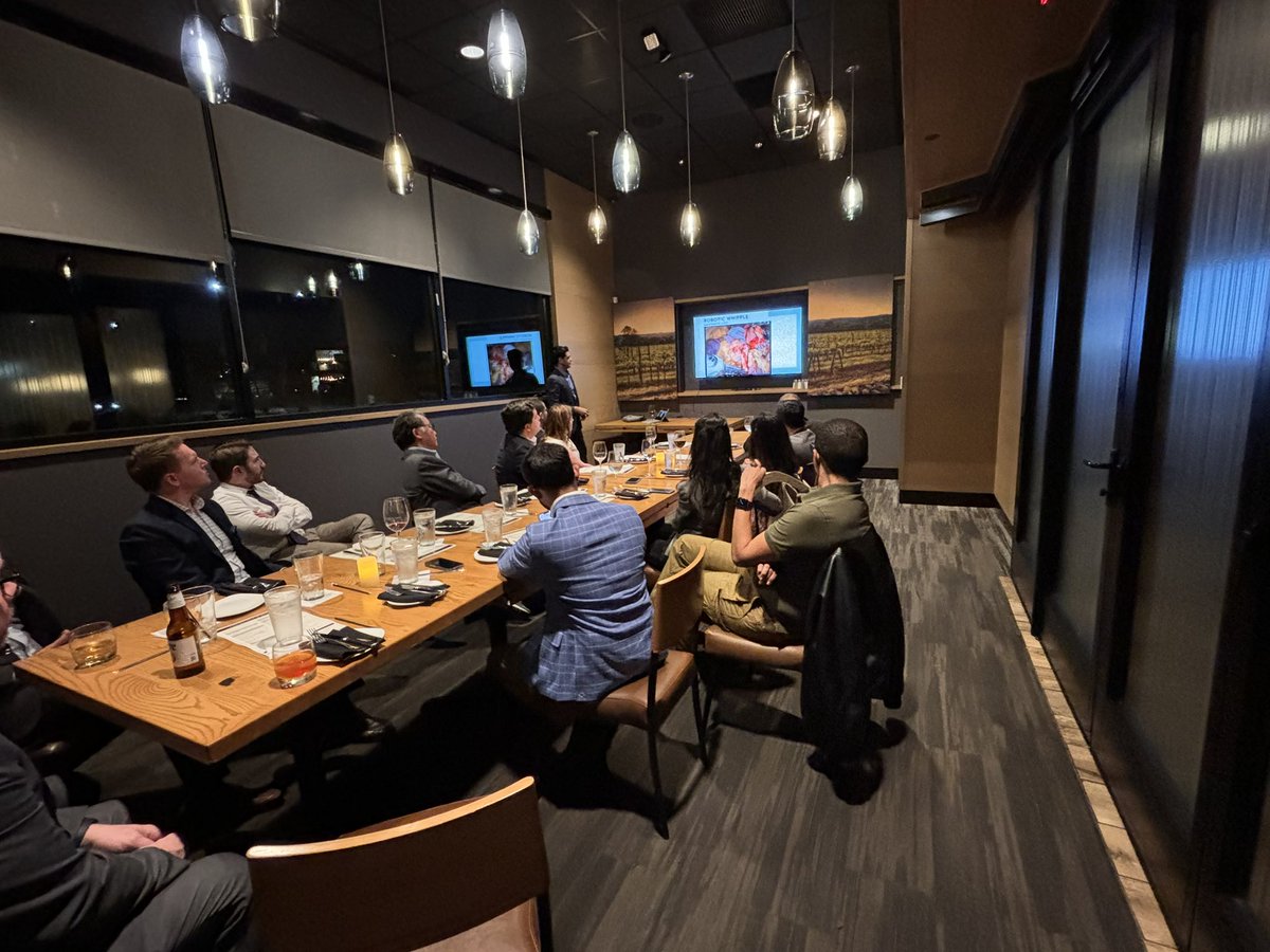 AliAhmadHPB's tweet photo. It was an absolute pleasure to give the grand rounds talk at William Beaumont Hospital on Robotics in HPB surgery. Amazing audience with a bright group of residents. And a dinner talk to an extremely talented group of Detroit hepatobiliary surgeons. https://t.co/kCqlRfQci4