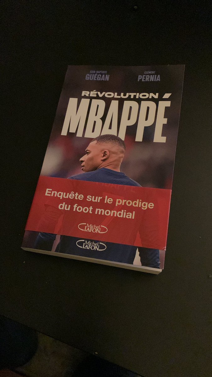 Laurent (@laurent_llx) on Twitter photo Bravo <a href="/jbguegan/">Jean-Baptiste Guégan 🌍📚⚽</a> et <a href="/clementpernia/">Clément Pernia</a> 
Je vais le dévorer ( et oui parce que moi je l’ai déjà 🤗) Bravo <a href="/jbguegan/">Jean-Baptiste Guégan 🌍📚⚽</a> et <a href="/clementpernia/">Clément Pernia</a> 
Je vais le dévorer ( et oui parce que moi je l’ai déjà 🤗)