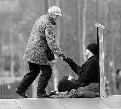 اگر اللّہ تعالیٰ کا قرب چاہتے ہو تو اپنے اخلاق سنوار لو۔
~ اشفاق احمد
Good night Everyone. ✨